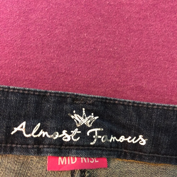 Distressed jeans - Picture 5 of 6